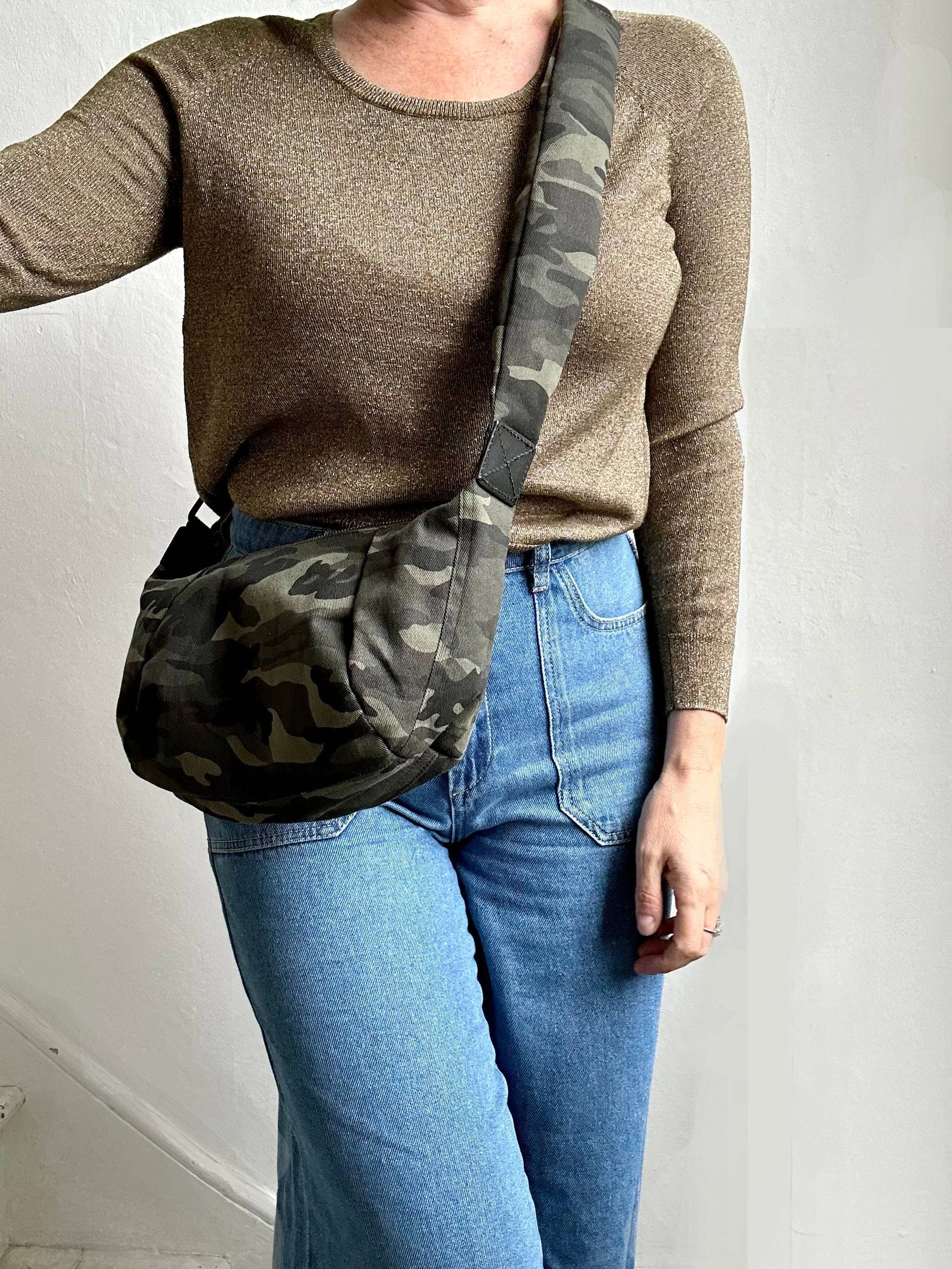 CAMO PRINT CROSS BODY BAG - SMALL