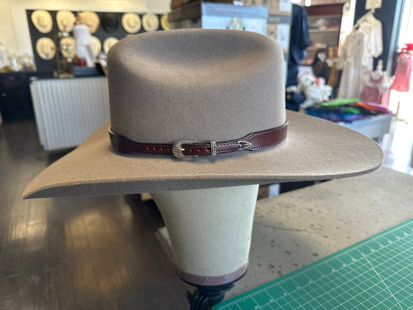 THE CLASSIC HAT BAND